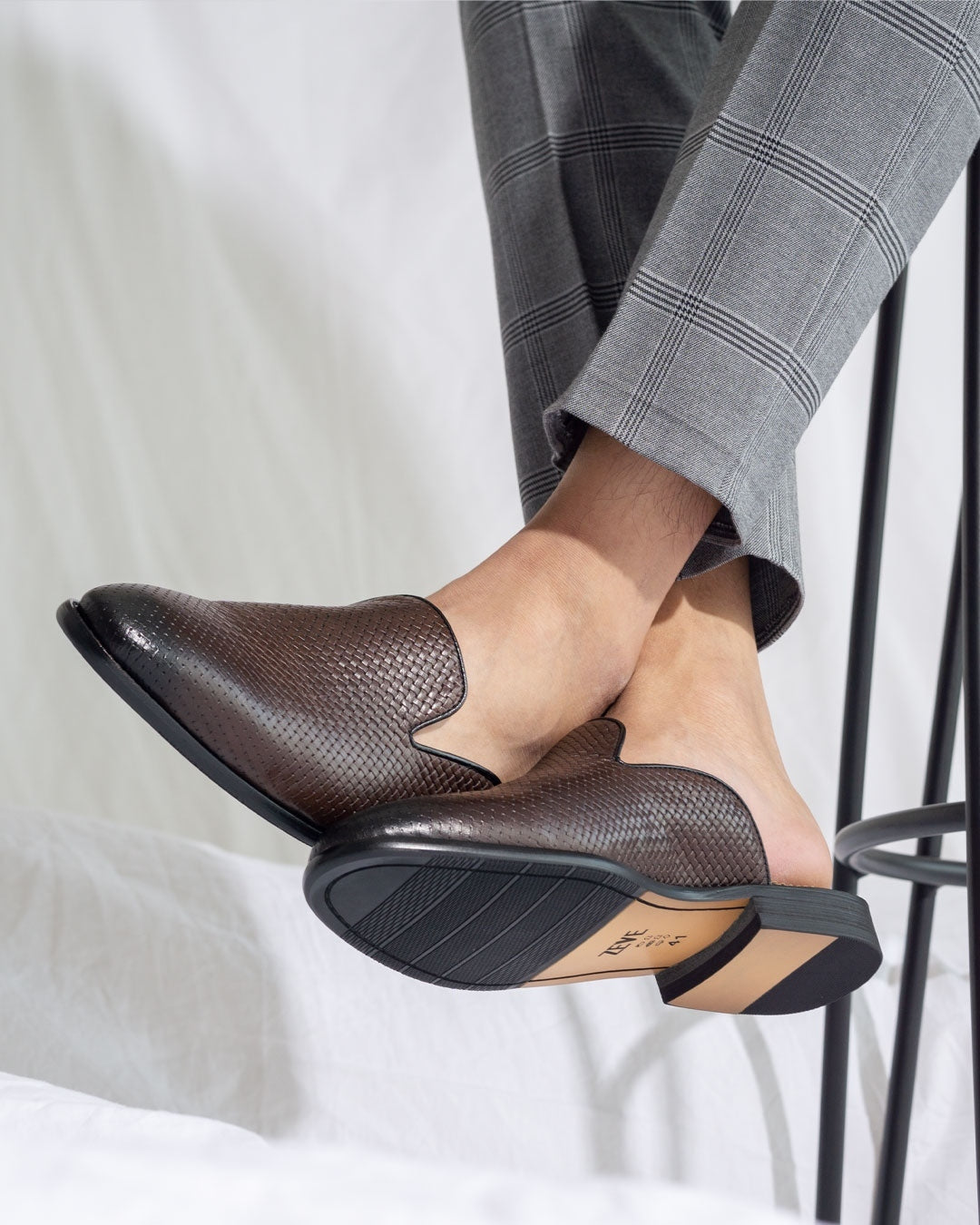 Mules - Dark Brown Woven Leather