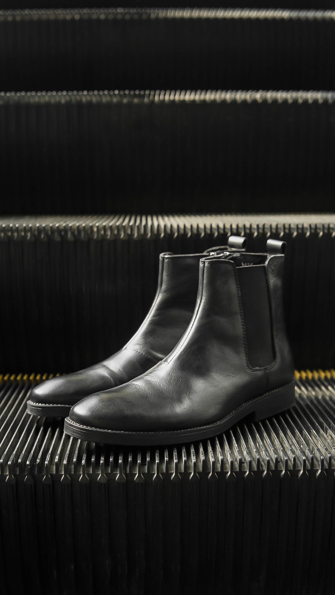 Chelsea Boots With Zipper - Solid Black Leather (Crepe Sole) - Zeve Shoes